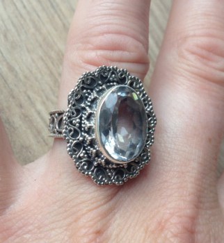 Zilveren ring met Kristal met bewerkte kop en band maat 17.5 mm
